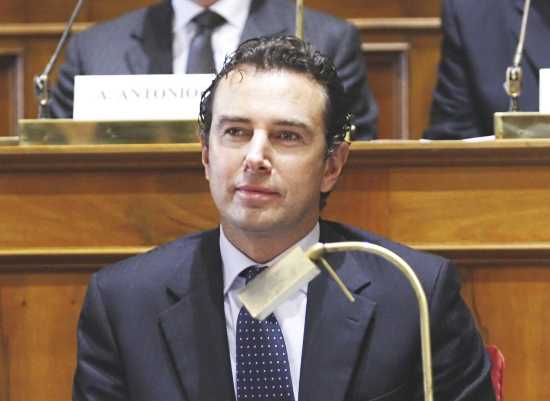 De Pierro alza il tiro, dimissioni anche per De Lillo